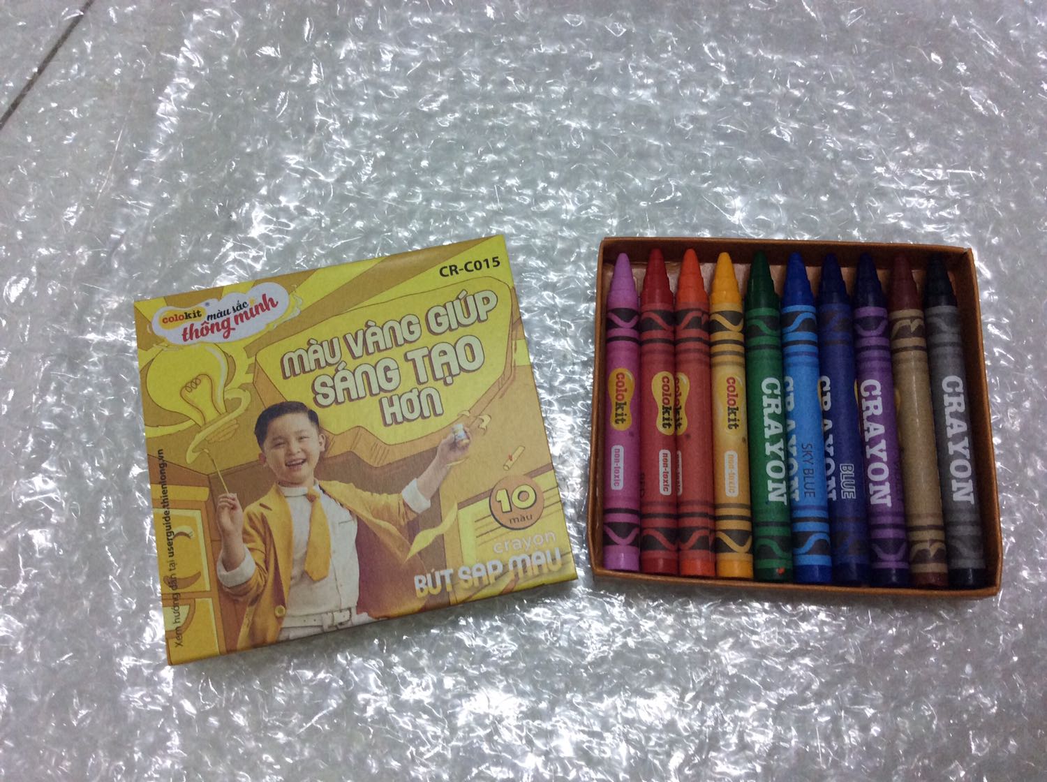 Hộp màu nhỏ dễ thương, giá tốt. Mua cho mấy em nhỏ tập tô màu ạ.