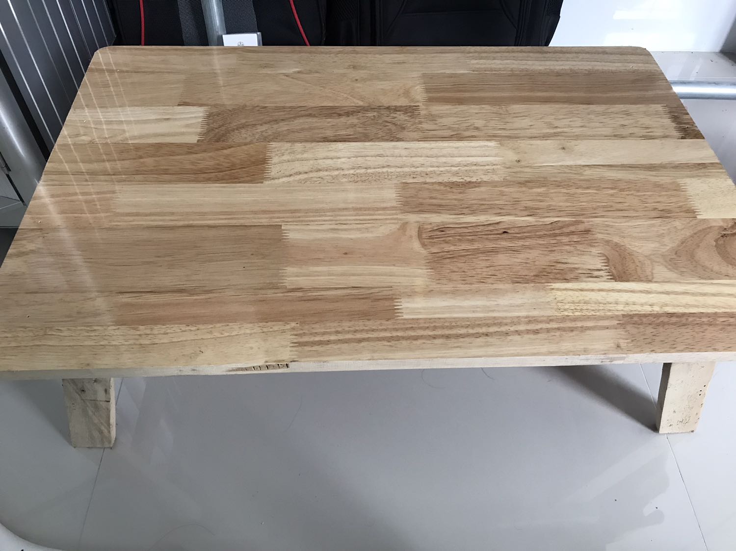 Dề nghị shop bán hàng đăng hình chân thực chút. Cái bàn mình nhận được chất lượng kém hơn rất nhiều so với trong hình quảng cáo.