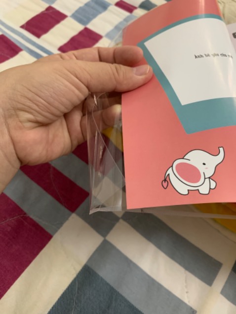 Bookcare sơ sài, chưa mở sách ra đã rách