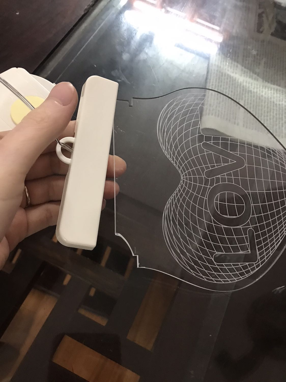 Đèn gãy chốt, ko biết tại sao nhưng đóng gói cẩn thận