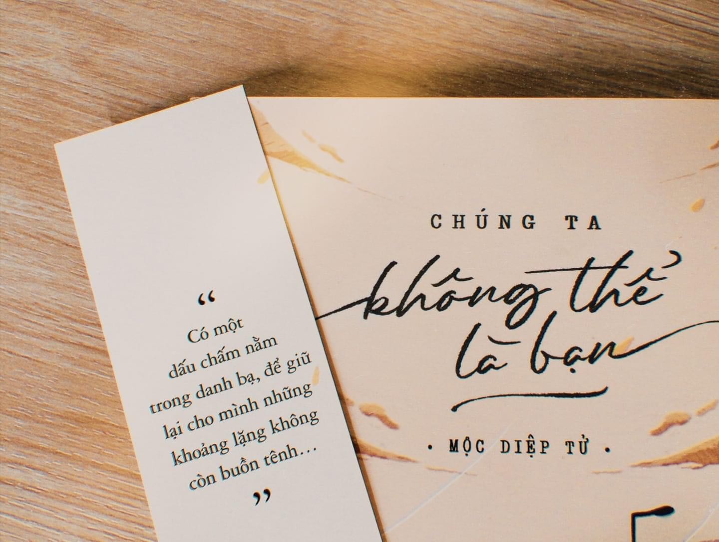 Sách hay, đóng gói tạm. Do mình mua nhiều, nên Tiki đóng gói hơi ép nhẹ, khiến sách bị cong nhẹ. Nhưng mình có bookcare nên hông đến mức hỏng sách. Cho 5 sao vì sách hay thôi. 
Nhiều quá nên chụp vài tấm tham khảo thôi.