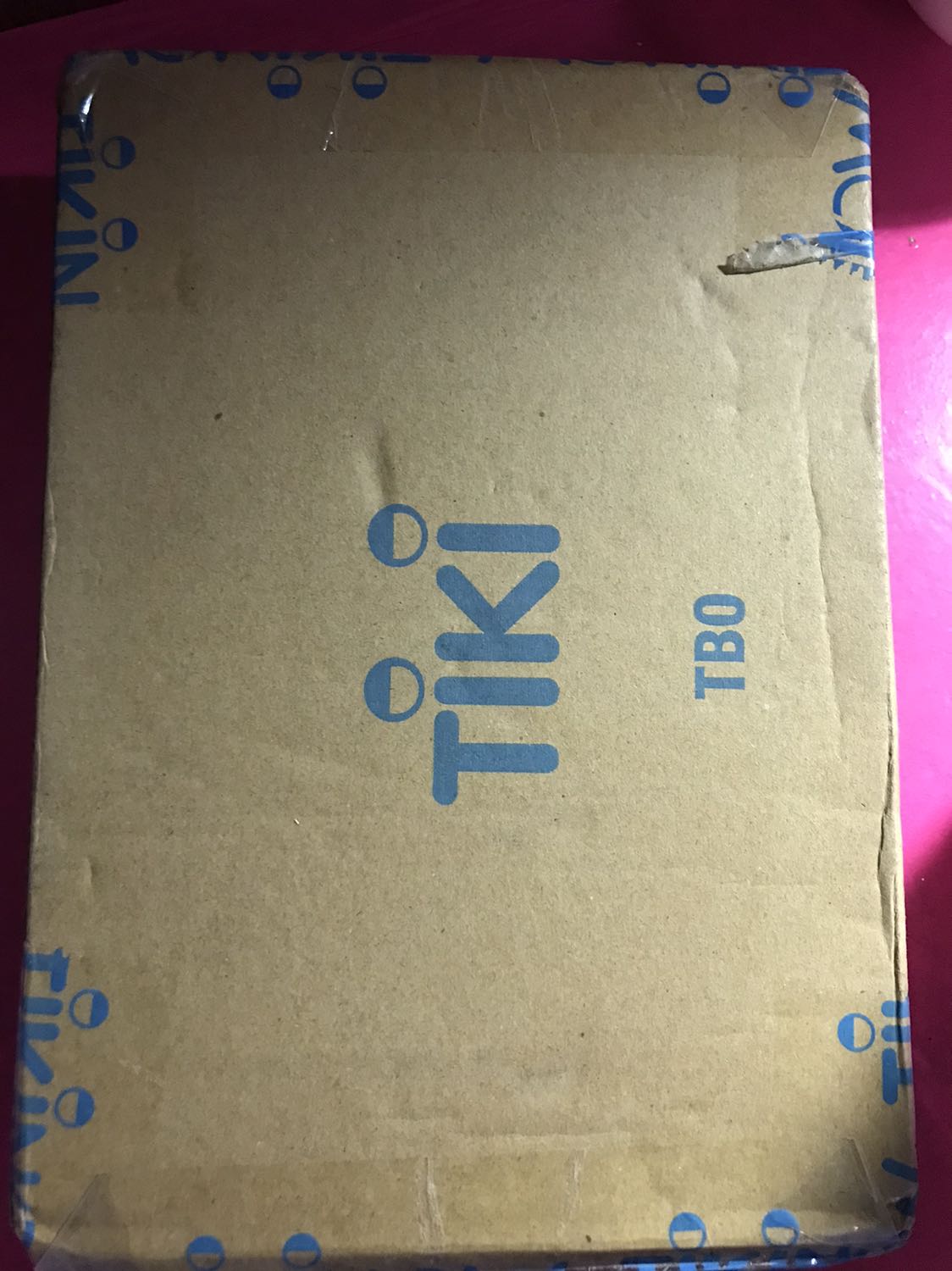 Đây là lần đầu mình mua sách bên tiki và thật sự hơi thất vọng chút vì nghĩ là sách sẽ được bọc bìa ngoài để tránh sách bị bẩn, cong vậy mà nó bẩn với cong thật ạ, nhìn sách cứ như đã từng mua và giờ pass lại cho người mua :)))) mong rằng lần sau mua thì đơn hàng chỉnh chu hơn