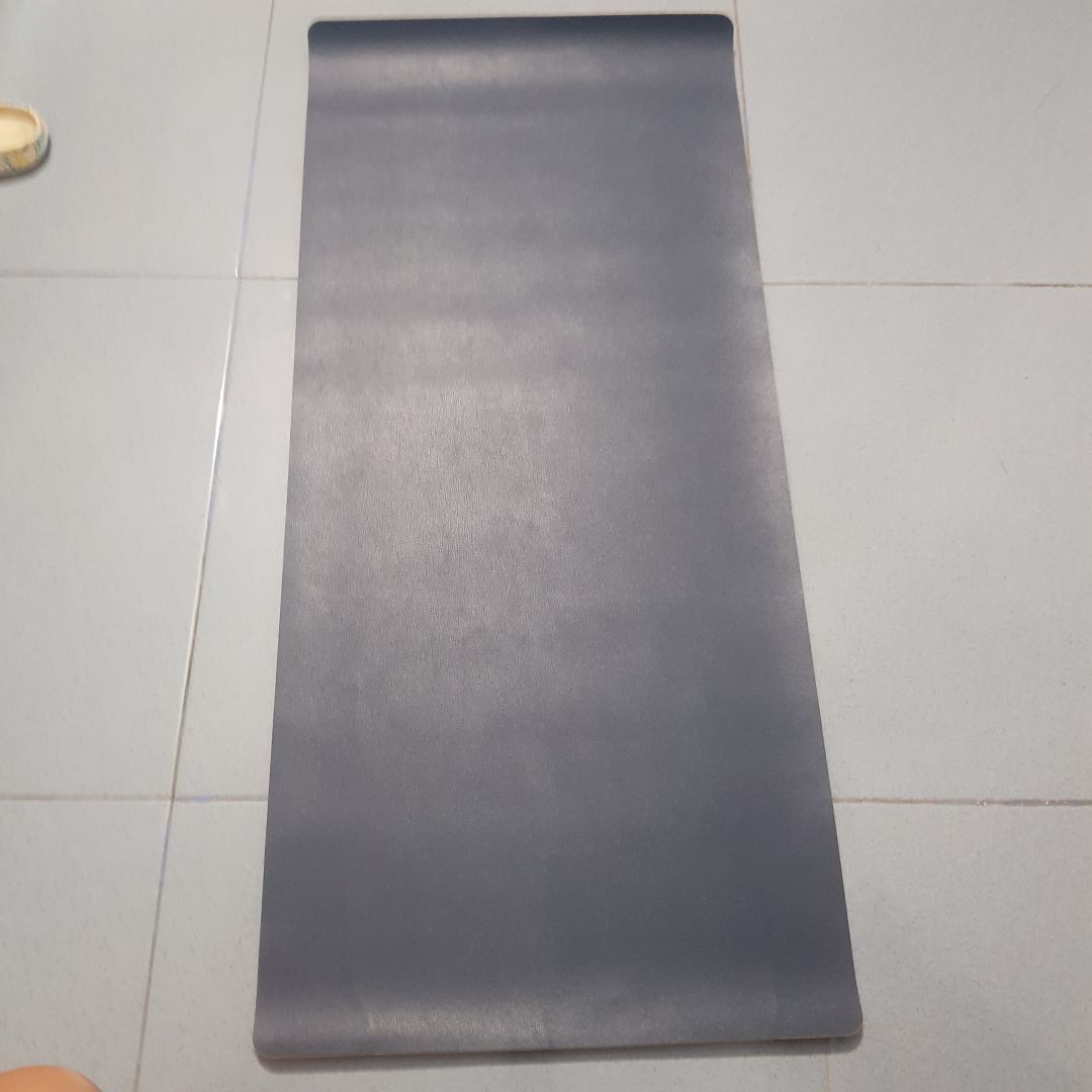 rất dầy dặn và đẹp. trải lên bàn nhìn rất sang và gọn gàng. mới ngày đầu cảm nhận sp rất tốt