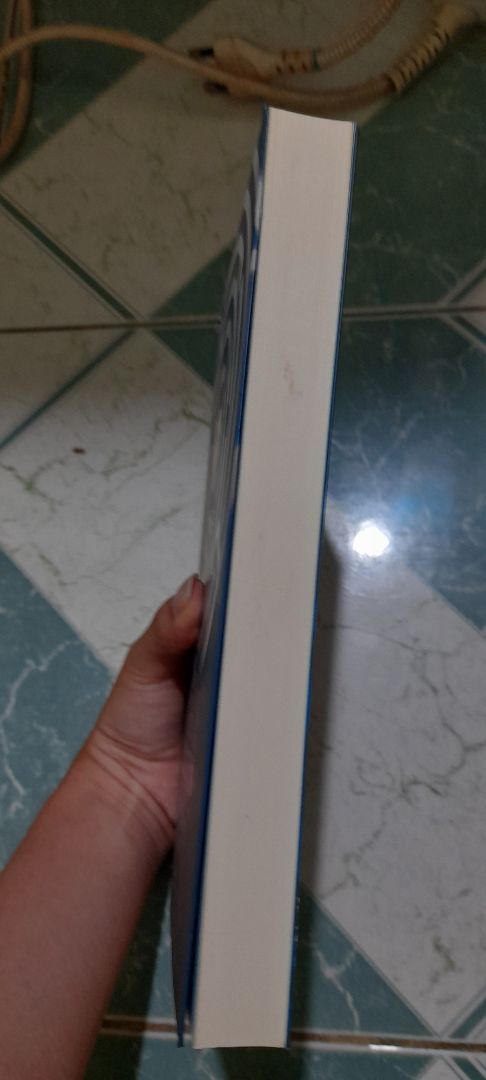 sách bị sần gáy, bẩn. bù lại tiki giao nhanh. nhưng với con người yêu sách như mạng là mình thì cũng xót lắm😢