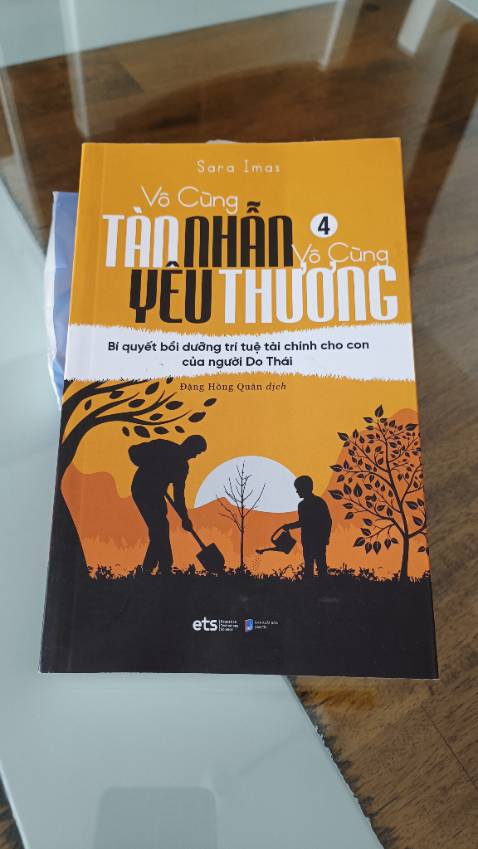 Mình đã mua xem phần 1 phần 2 và phần 3 của Vô Cùng Tàn Nhẫn Vô Cùng Yêu Thương rồi,rất hay nên khi có cuốn phần 4 mìmh mua luôn ko hề đắn đo.Rất đáng mua xem cho những bậc làm cha mẹ có những đứa con nhỏ vì quá trình nuôi dạy con trưởng thành đã ko phải 1 điều dễ dàng huống hồ còn dạy con thành công ngoài xã hội như hiện nay.