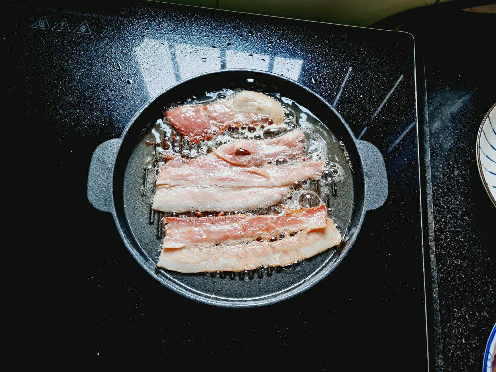 mình nướng thịt thử thấy chảo chống dính tốt. chảo dày cầm nặng tay. Shop tư vấn nhiệt tình tặng shop 5 sao