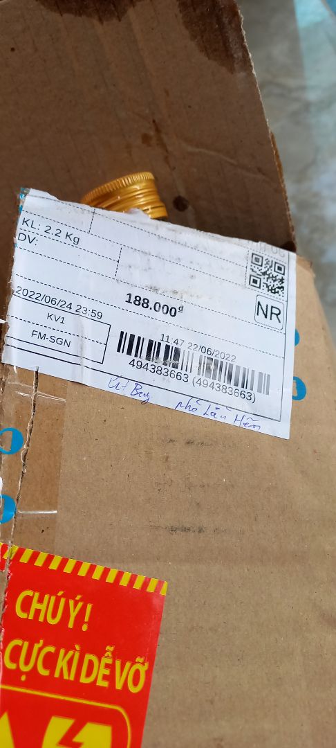 mua 2 chai khi nhan xong mở ra bể hết 1 chai