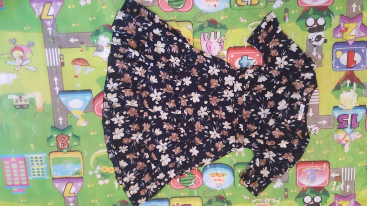 Mua 2 cái từ shop này, đẹp, rất hài lòng. Vải và đường may đẹp. TIKI giao hàng nhanh.