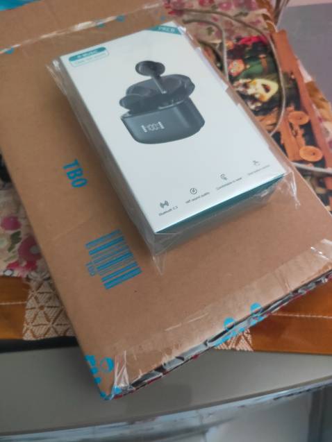 Tai nghe rất đáng tiền 
Đeo rất thoải mái , Nghe nhạc chất lượng, đặc biệt mình hay nghe kể truyện tai nghe này rất hợp ý với mình 
Ngoại hình hộp đẹp, sang trọng 😁