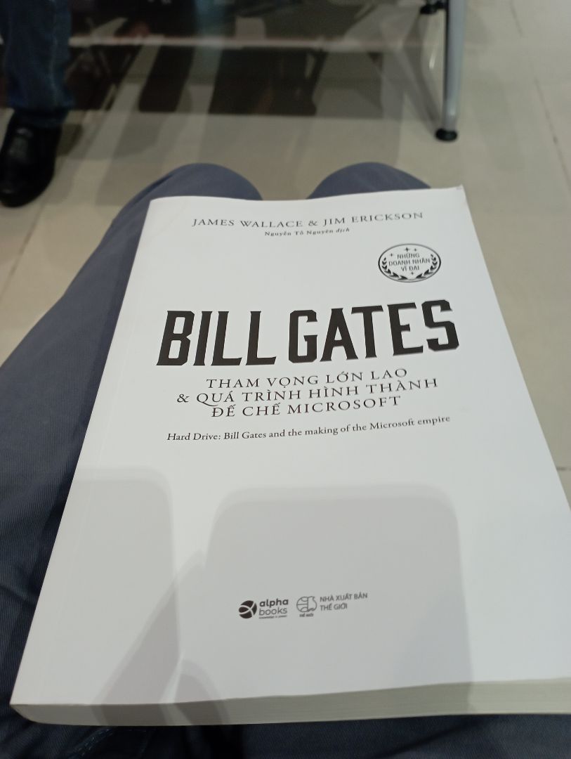 mô tả là bìa cứng nhưng hóa ra sách bìa mềm