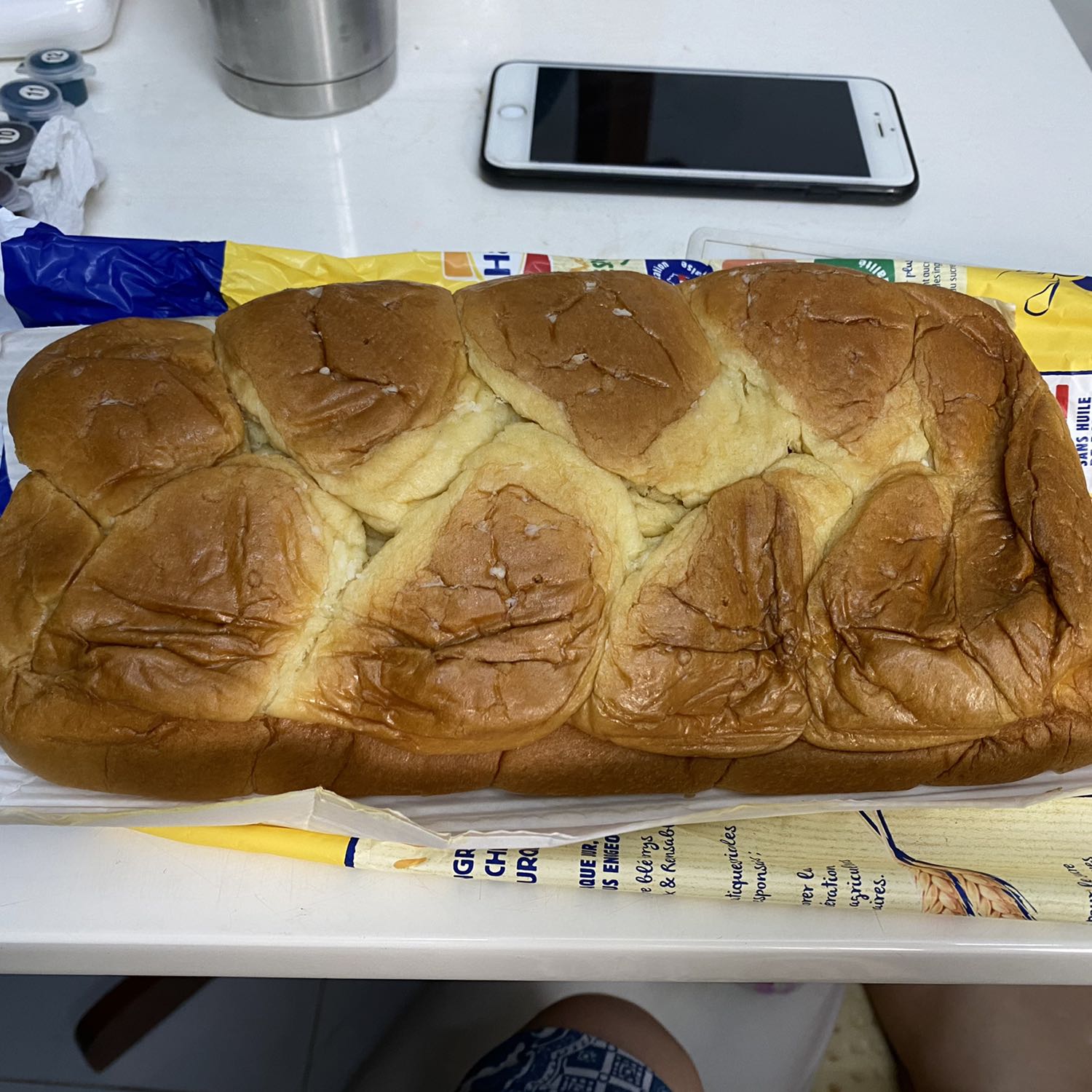 Bánh bị móc rồi 2 cái bị móc hết 18/8 giao hôm  nay 19/8 mở ra đã móc nhưng hạn sử dụng 24/8 2021