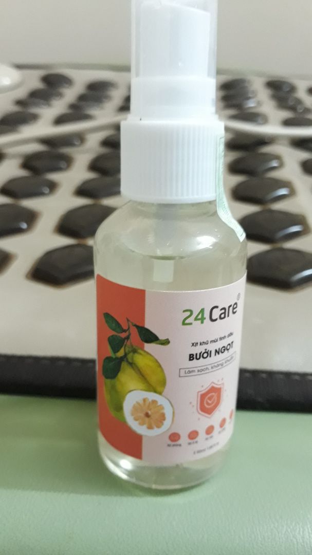 Hai mùi này ngửi cưng xỉu. Mùi bưởi ngọt ngọt, thanh thanh dễ chịu cực kỳ, xịt bất cứ chỗ nào hễ có ai ngửi thấy đều khen thơm. Chai thì xinh xinh nhìn thích ghê