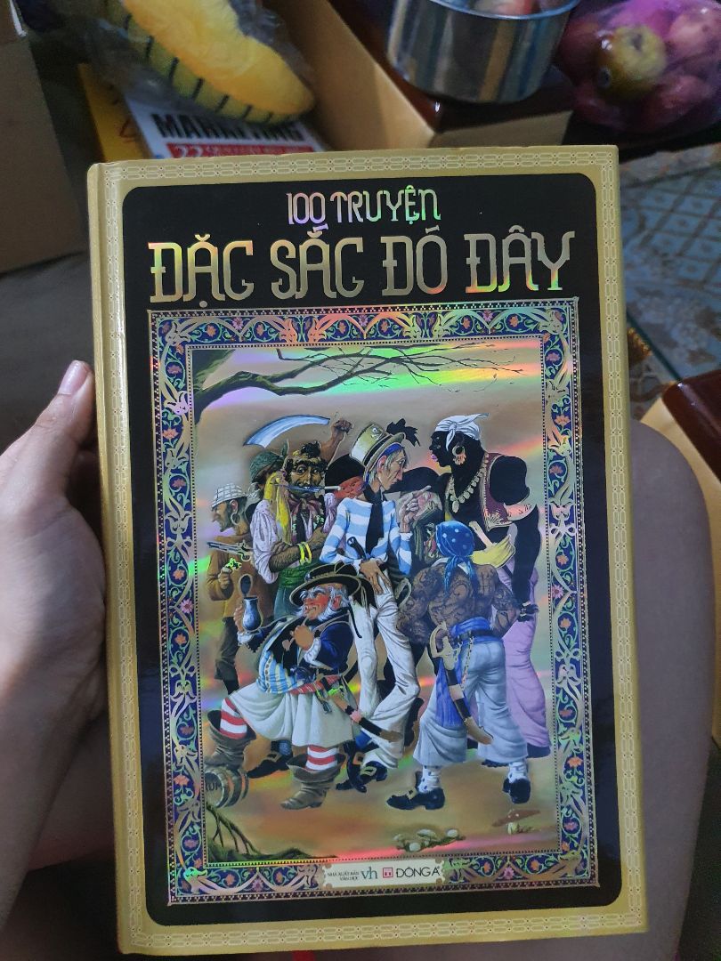 Sách siêu dày. Lướt sơ có vẻ có cả truyện ngụ ngôn, truyện cổ tích, lẫn truyện hiện đại.
Đọc để xoa dịu tâm hồn già cỗi của mình