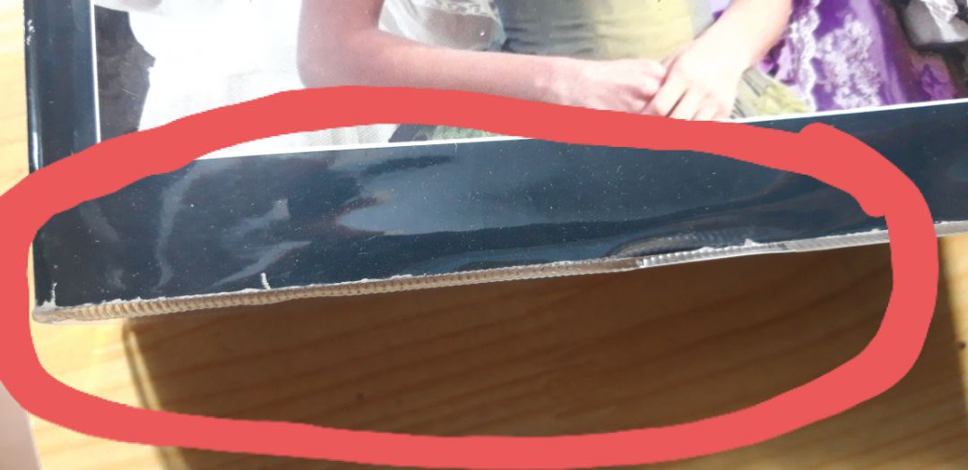 quá tệ. Mình mua sách không chỉ để đọc mà còn để sưu tập. Bình thường mình đọc sách cũng nâng niu nên việc  1 cuốn sách trầy xước xuất hiện trong tủ sách của mình là không có. Ai dè lần này vừa nhận được hàng mở ra là một cuốn sách trầy bìa và cong góc