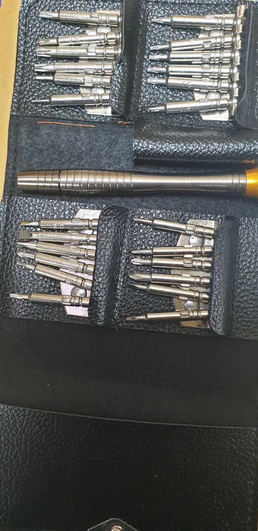 mấy đầu khóa khá chắc chắn. gắn vừa vào cây.
chỉ mỗi tội bộ này cứ như hàng xài rồi. trầy trụa + dấu răng tùm lum. rất không vừa ý