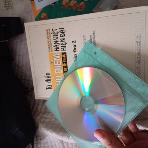 Shop đóng gói cẩn thận, giao hàng nhanh. Ch đọc hết nhưng thấy sách có rất nhiều từ vựng chuyên sâu