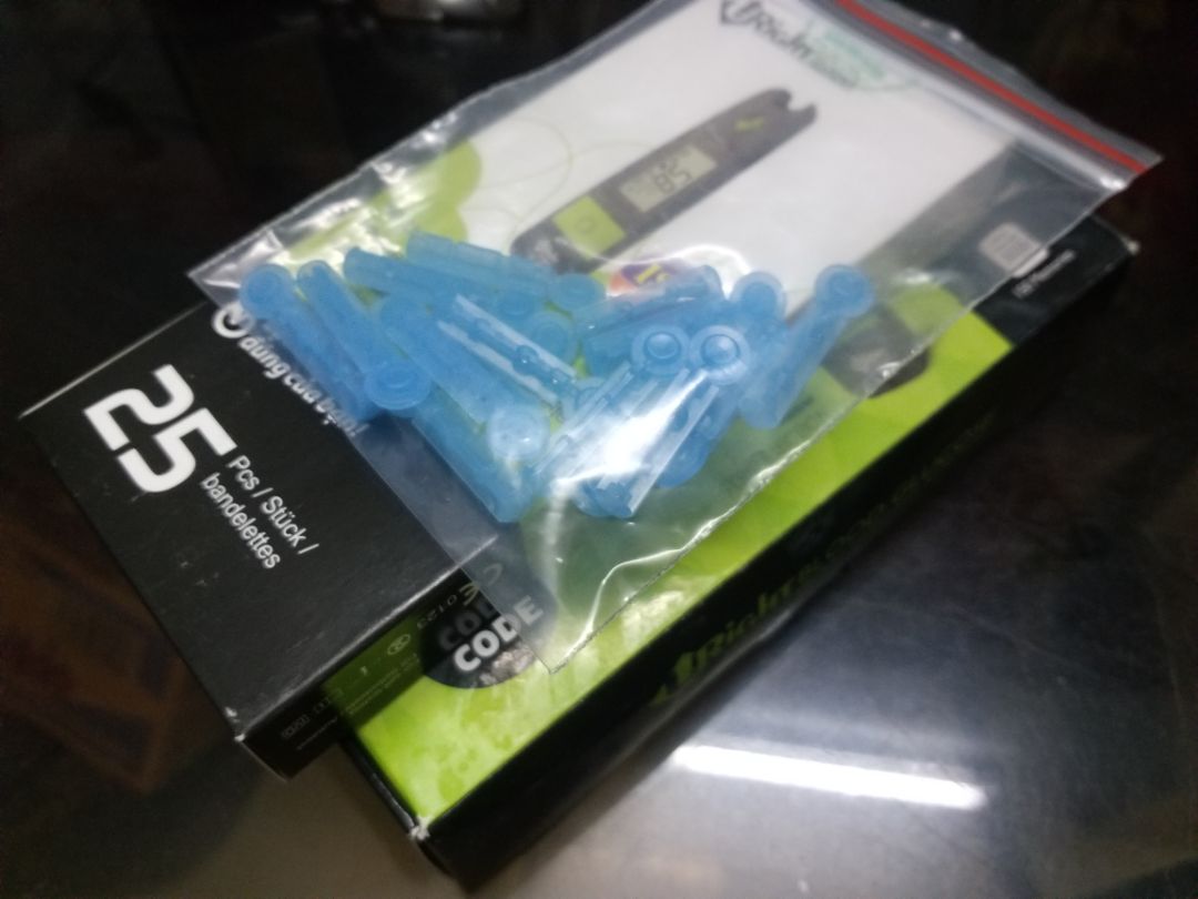 Máy mới khá sắc sảo đầy đủ sách bút... chắc sử dụng ok. đóng gói cẩn thận. có tặng hộp *** 25 que thử
đăng km có 25 kim chích máu nhưng chỉ có 15 kim  nên cho 4* Máy mới khá sắc sảo đầy đủ sách bút... chắc sử dụng ok. đóng gói cẩn thận. có tặng hộp *** 25 que thử
đăng km có 25 kim chích máu nhưng chỉ có 15 kim  nên cho 4*