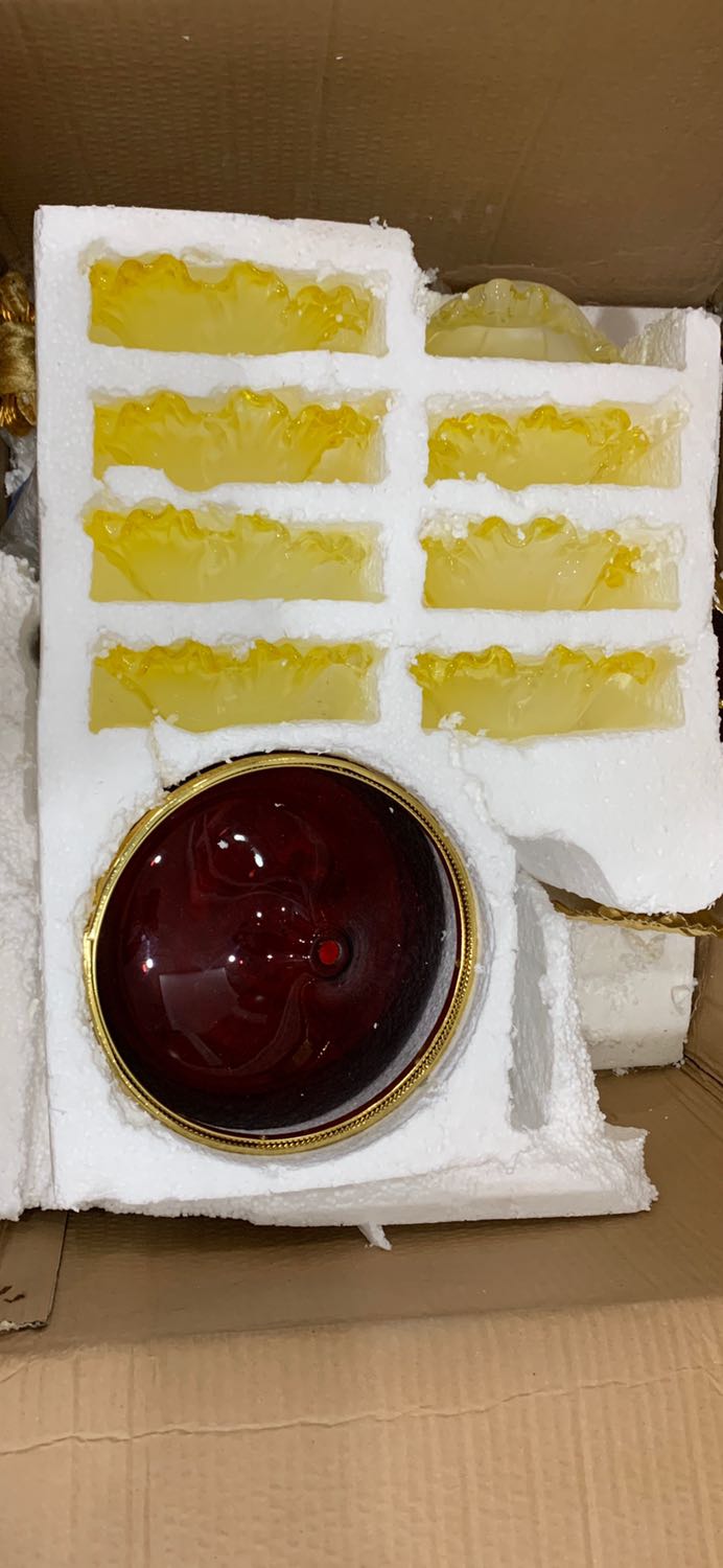 Gửi không đủ phụ kiện ko ráp được đèn, mất niềm tin quá luôn, vì khi kiểm tra hàng chỉ kiểm tra xem có nứt vỡ hay không, làm sao biết dc đủ phụ kiện hay chưa, khi nào ráp mới biết. Shop khi giao hàng đến kh mình phải kiểm tra mình gửi như vậy đã đủ hay chưa, giờ đến tay KH không đủ giờ làm sao, trong khi KH cần dùng người ta mới mua mà giờ ko xài dc, tôi tin tưởng tiki mới đặt online, giờ mất luôn niềm tin ở tiki