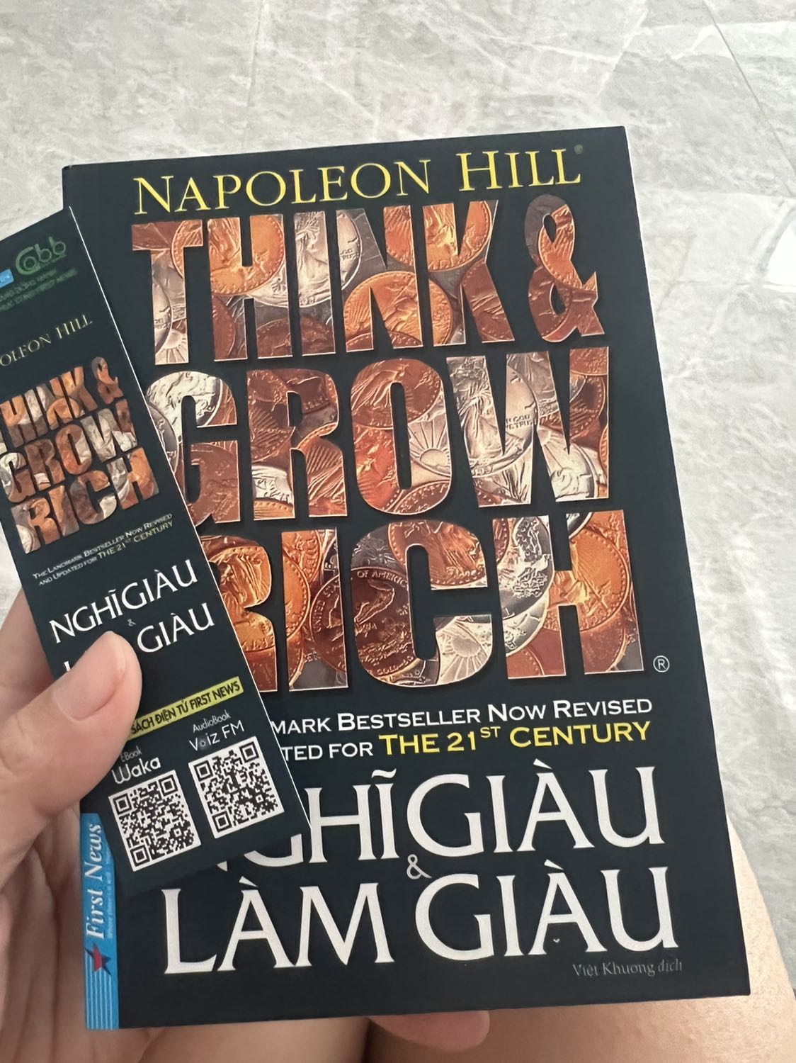 Sách real. Bìa đẹp mới. Chữ nổi bóng sáng. Sẽ ủng hộ tiếp ạh.