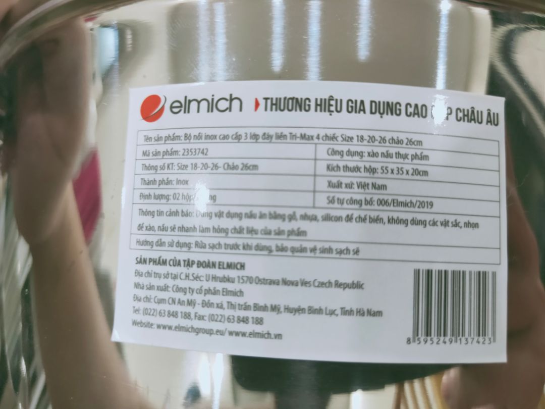 Mình gửi đánh giá nhầm bộ nồi sang quánh vì mua cùng nhau. Shop đóng hàng chắc chắn nhưng mua bộ 3742 mà vỏ lại là 3741 và ko có phiếu bảo hành bên trong. Chảo dùng 2 hôm đã bị bong chống dính và vỏ dính thức ăn ko sao rửa đc. Chẳng biết có fai hàng chĩnh hãng ko nữa, đúng là mua online chỉ ng bán mới biết đc. Dù sao nồi dùng cũng thấy ok hơn bộ sunhouse cũ nhưng vì giá tiền gấp mấy lần bộ sunhouse mà :))