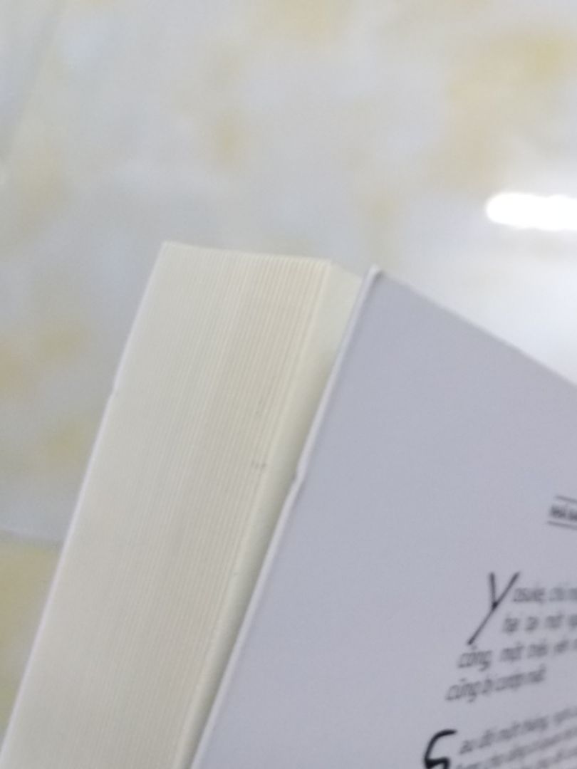 Quá thất vọng Tiki về khâu giao hàng. Thực sự mình đã rất hâo hức khi mua cuốn này tới giờ cầm nó trên tay thì mép của sách cong hết và dính nhiều bụi. Nhiều lần mình đặt đã bị vậy và cũng đã đánh giá lại nhưng vẫn không thay đổi. Mình thực sự thất vọng 😔