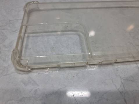 Thực tế và hình ảnh minh họa khác nhau. Hàng thực tế có 3 gờ bảo vệ nhưng cấn tay khó thao tác.