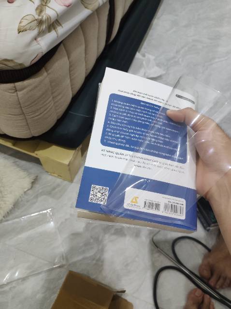 Sách không vấn đề gì, riêng cái bookcare bọc nham nhở như vậy mở dịch vụ bọc sách làm gì?