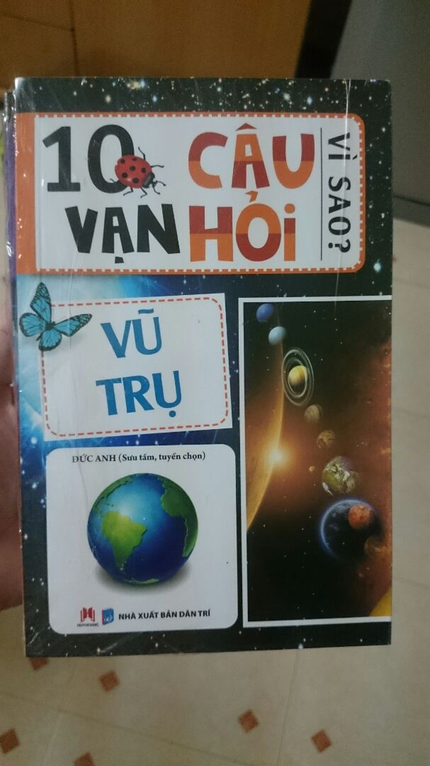 Đúng với tên bộ sách, nếu bạn hay thắc mắc tại sao, tại sao thì bạn đã tìm đúng đối tượng rồi. Bộ sách cung cấp kiến thức về 5 chủ đề nên bạn có thể thay đổi, nạp kiến thức về các chủ đề khác nhau trong tuần. Sách cũng không dày lắm, chất lượng giấy ổn. Giá lúc mình mua là 84k+, quá hợp lý luôn! ?
