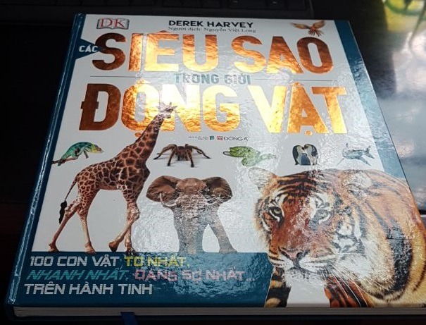 Sách rất hay, hình ảnh to, đẹp, rất phù hợp với các em nhỏ có sở thích tìm hiểu về động vật.
Các phụ huynh nên sưu tập những cuốn sách như thế này để bổ sung kiến thức cho con.