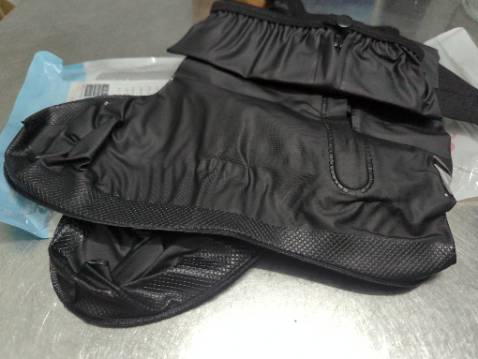 Hàng nhỏ hơn so với kích thước ghi trên sản phẩm, mỏng, không giống mô tả