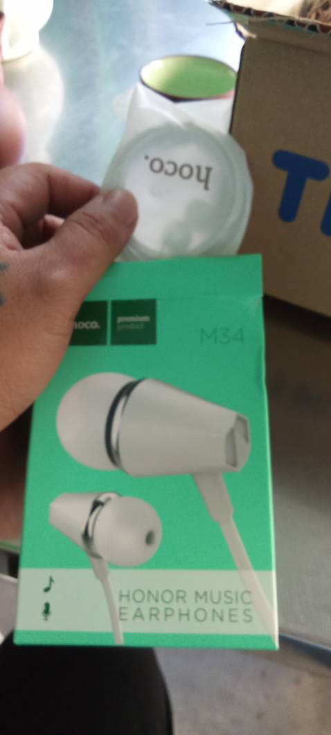 Mình đã nhận hàng.siper gh rất vui tính.và hàng đống gói rất kỷ.tay nghe âm thanh rất tuyệt vời.mình tin tưởng shop mình hứa sẻ ủng hộ shop thêm lần sau nữa.chúc shop dc nhiều sk.và dc nhiều khách hàng qt đến sản phẩm nhé👍