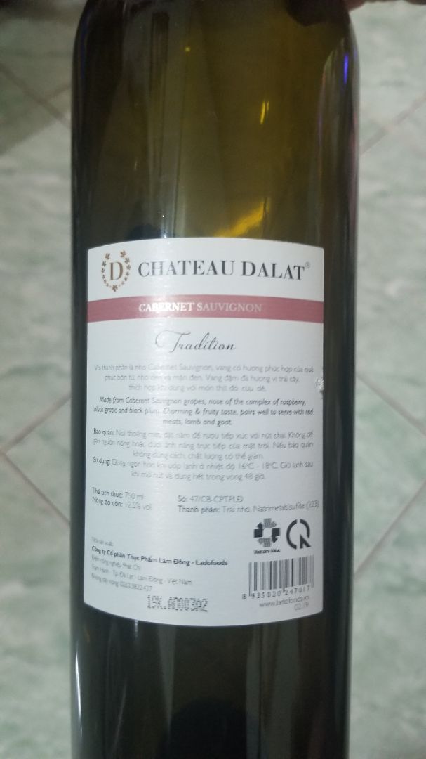 Gói hàng cẩn thận. Rượu đầm, vị chua vừa, màu rượu đỏ nâu. Phù hợp với tầm tiền.