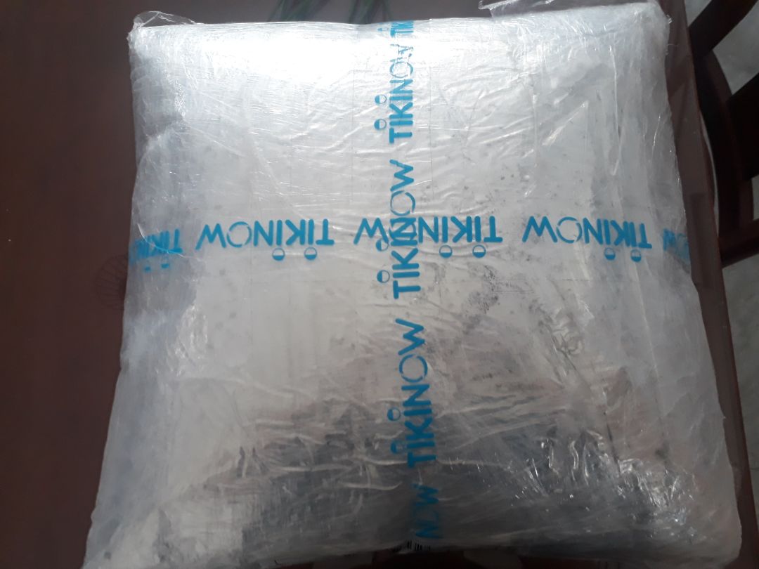 Theo dõi Tiki, thấy có sản phẩm thức ăn cho cún nên mình order luôn. Giá rẻ hơn mua ở ngoài cửa hàng. Shop bọc rất cẩn thận, còn tặng thêm một gói thức ăn nhỏ kèm theo nữa.

P/s: có điều quấn nhiều nylon quá nên thấy hơi lãng phí, mong shop tìm được cách gói hàng khác thân thiện với môi trường hơn.