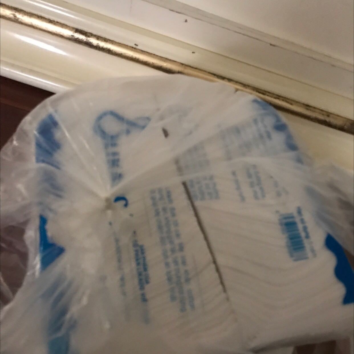 Hàng chất lượng , giấy dai không bị rã , lau mặt xong có thể sử dụng lại để lau đồ dùng trong nhà , kích thước 20*22 xài rất thích . Đã mua xài hết nên mua lại để xài