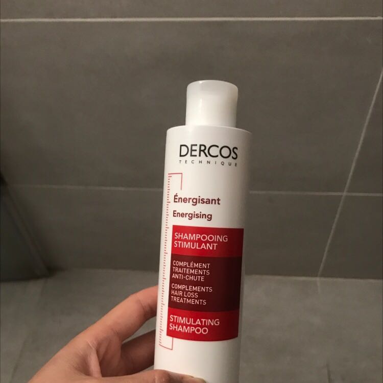 Mới gội lần đầu không biết như thế nào vì dầu gội chống rụng phải xài một thời gian. Để xài tầm 2 chai mình quay lại nhé