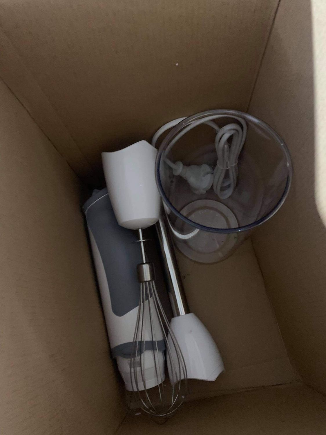 Nhà mình đã mua 1 bộ này cách đây 6 năm khi sinh con đầu lòng. Sau sinh bé thứ 2 vẫn dùng tốt cho đến bây giờ. Ngày trước biết để mua vì mấy chị cùng công ty bảo dùng tốt lắm. Trộm vía tốt thật.
 Sản phẩm đẹp, dễ sử dụng và lau chùi. Bộ này mình đặt hộ em gái mình ạ. Vì mình dùng thấy ổn lắm nên bảo em. Rất tiện cho gia đình có con nhỏ , người hay nấu nướng vì có cối xay thịt riêng.hoặc xay sinh tốt rất tiện nha mọi người. Tiện nhất là khâu về sinh, rất nhẹ nhàng và giản đơn nha. Vote cho BrAun và Tiki 5sao nha.