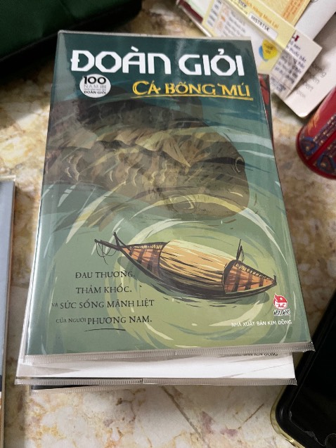 Shop đóng gói cẩn thận và giao nhanh. Giá tốt, có bookcare nữa.