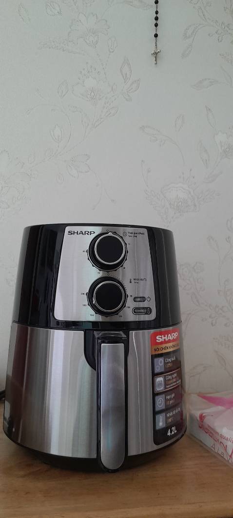 Giao nhanh, đúng hàng và nguyên vẹn, độ bền. Phải dùng thời gian mới biết,nồi đẹp tôi thích ☘️