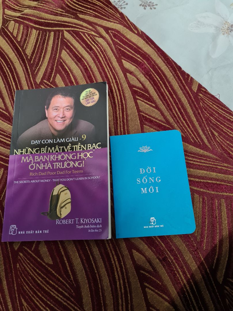 Giao hàng nhanh, kích cỡ sách nhỏ và mỏng