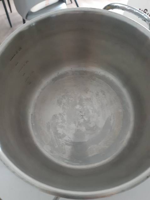 Tôi mua nồi kocher ngày 13/7/2023. Khi mua về rất vui vì nhìn thấy có vẻ hàng tốt có cả phiếu bảo hành. Nhưng hôm ngày 17 tôi lấy nấu xong sau khi rửa thì thấy sp loang kg còn sáng bóng và bị nổ 4 lỗ nhỏ. Như vậy tôi kg dám sử dụng sp này vì sợ ảnh hưởng đến sức khỏe. Nên tôi y.cầu trả lại tiền.