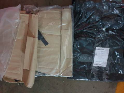 Quá tệ!.
Tôi đặt hàng sản phẩm màu đen để hợp với màu nội thất xe, nhưng hôm nay 10/8/2022 lúc 14h30 tôi nhận sản phẩm màu vàng chóe.
Tôi đề nghị đổi lại màu đen như tôi đã đặt hàng.