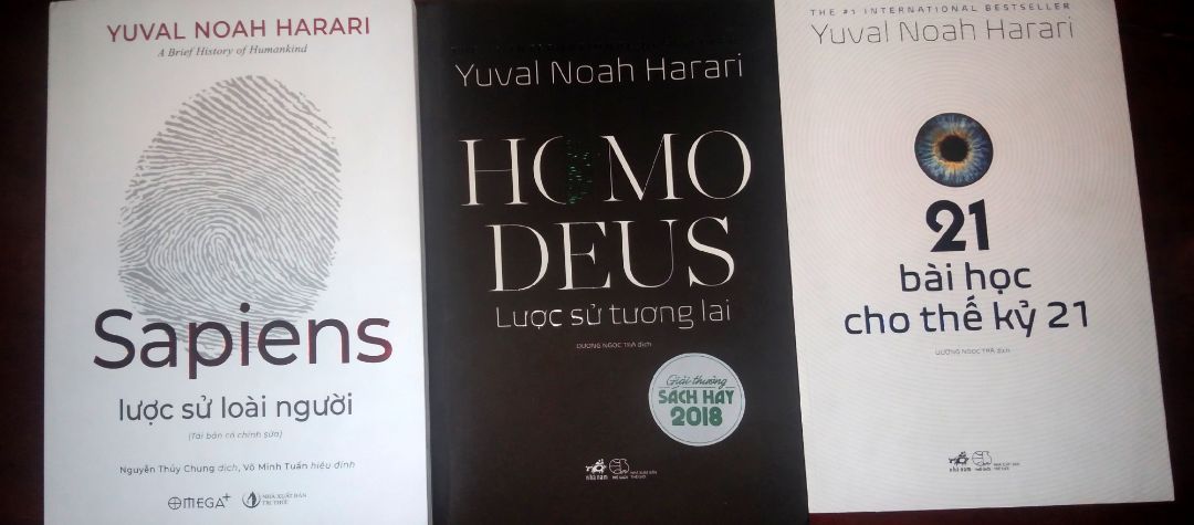 Bộ 3 combi này của Yuval Noah Harari là chủ yếu thiên về khoa học và thuyết tiến hoá, và khi đọc thì đối vs 1 số bạn và cả mình nữa thì hơi có bất đồng về quan điểm tôn giáo, nhưng khi chúng ta đọc sách thì chúng ta nên mở rộng lòng và đón nhận những quan điểm trái chiều, và hãy đọc sách với mục đích tiếp thu và tiếp thu 1 cách có chọn lọc. cái gì mình thấy tốt hay xấu trên quan điểm cá nhân của mình thì mình tiếp thu hay loại bỏ đều do mình cả. và mỗi cuốn sách đều mang ý nghĩa riêng, mỗi bạn đọc đều có cách nhìn riêng..con riêng mình thì mình thấy sách cũng khá là hay mặc dù cũng có những quan điểm bất đồng... nhưng đây cũng là sách đáng để đọc. và nếu các bạn đọc với tâm thái là tiếp thu ý kiến trái chiều và tiếp thu có chọn lọc thì dù có bất đồng quan điểm hay gì đi nữa cũng không phải là vấn đề, còn không thì các bạn tốt nhất không nên đọc.