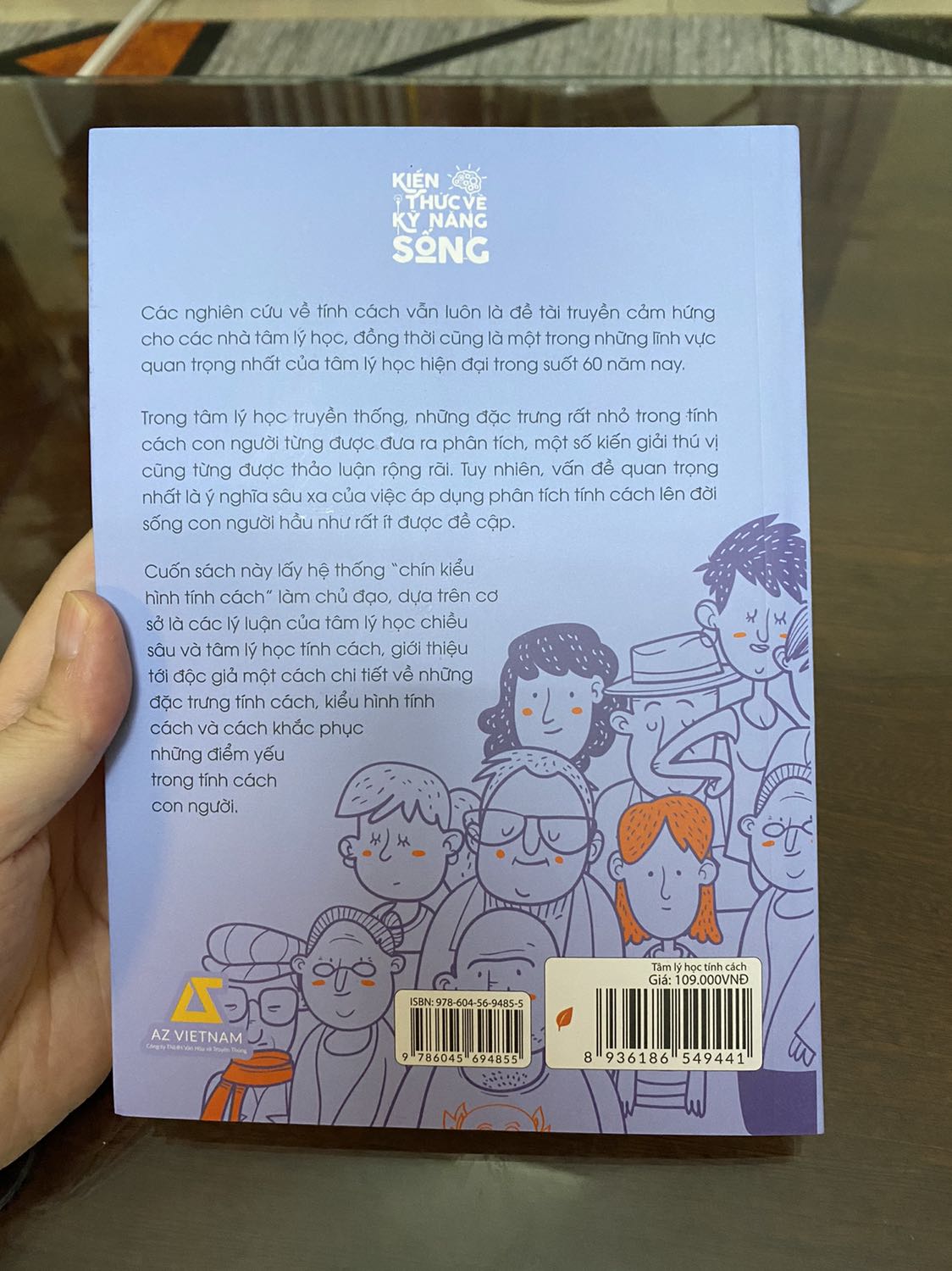 Sách đẹp, bọc nilon cẩn thận, bên trong có kèm bookmark, giao hàng khá nhanh so với dự kiến!
Về nội dung cũng chưa đọc nên chắc review chi tiết nội dung sau! Nhưng có điều đây là cuốn sách nói về tâm lý khá hay nếu bạn nào đang muốn tìm hiểu!