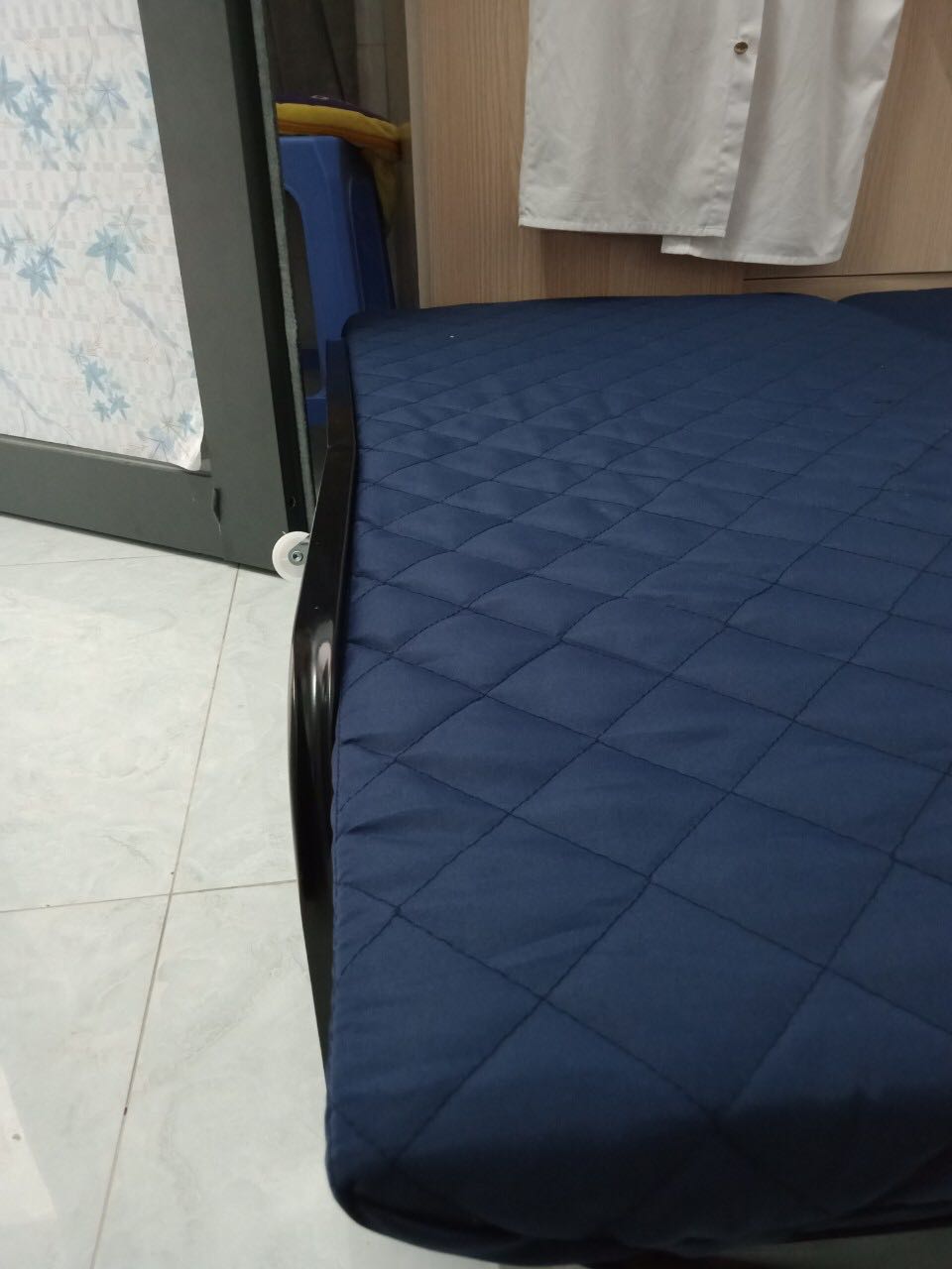 Trong quá trình vận chuyển có bị móp 1 tí, mình đã liên hệ shop để giải quyết, shop trả lời nhanh, support tốt. Về chất lương phai dùng 1 thoi gian moi biết.