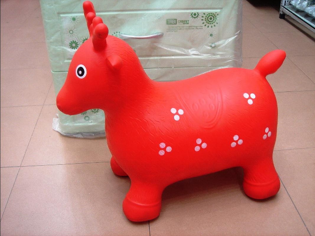 shop uy tín.mua cả cái bàn.bé thích.mỗi tội lắp xong ông con đẩy bàn gẫy xừ 1 chân.