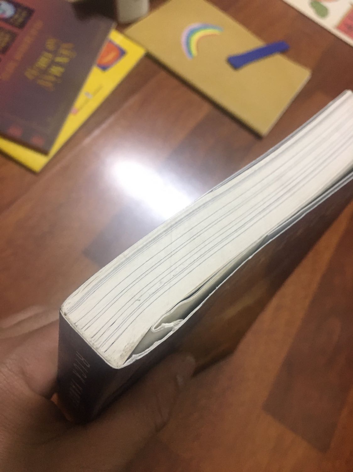 Sách không có cover, cũ do để lâu và bị lỗi do nhà xuất bản. Tôi mua rất nhiều sách của Tiki, hi vọng đây chỉ là lỗi do vô ý.