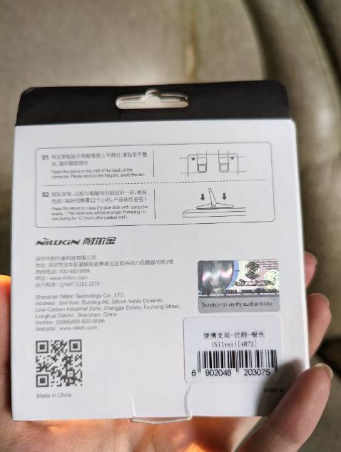 Giao hàng đúng hẹn, đúng sản phẩm. Tuy nhiên, hộp hơi móp, không có tem dán hàng chính hãng ngoài hộp.