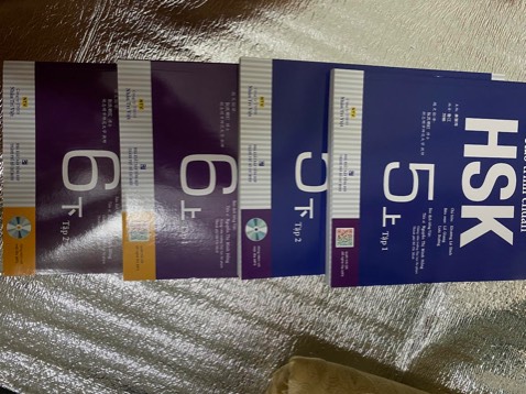 Giao hàng rất nhanh trong ngày. Khi nhận sách k đủ đĩa mình phản ánh bên tiki xử lý nhanh chóng và hiệu quả mình rất hài lòng. Sách ok tuy nhiên sách mới mà không có bọc nilong mình khá không hài lòng về điểm này.