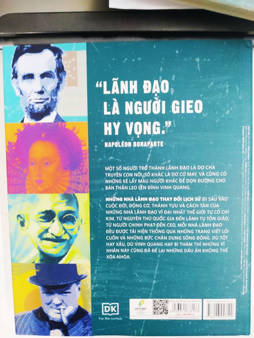 Cuốn sách trình bày rất rõ ràng về các mốc thời gian cũng như là cách các tác giả đặt tên cho từng giai đoạn (phần đầu sách có nêu rõ). 
Mặc dù không phải là tất cả các nhân vật lãnh đạo nhưng sách đã phần nào bao hàm một phần lớn các nhân vật có ảnh hưởng và có thể là cũng rất quen thuộc đối với các bạn học sinh, sinh viên.
Về các nhân vật thì thông tin được trình bày có chọn lọc, như tóm tắt ý. Việc khơi gợi cảm hứng như thế thì mình sau khi tìm hiểu kỹ về nhân vật (và các sự kiện liên quan) thì việc đọc lại cũng khá dễ hiểu và tóm lược hơn.
Sách bìa cứng, khá ổn.
Sách khá hữu ích, mình rất đề xuất cho các bạn đọc để tham khảo :)).