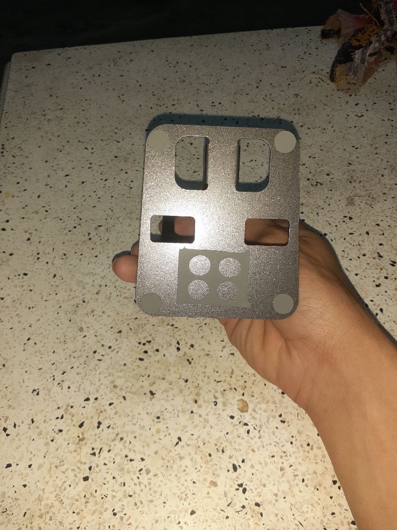 Chất liệu chắc chắn,các khớp ko bị lỏng lẻo. Thiết kế đẹp